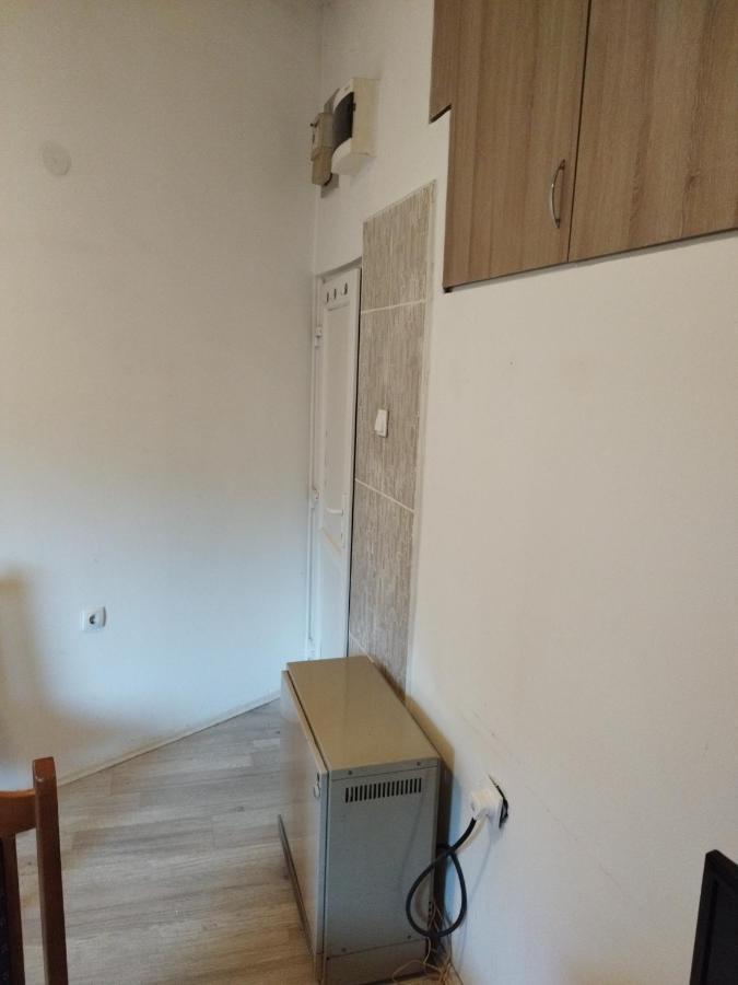 Small Apartment Private Bathroom Strong Wi-Fi Belgrade Exterior photo